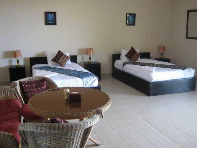 Golden Rooster Hotel Sihanoukville Room photo