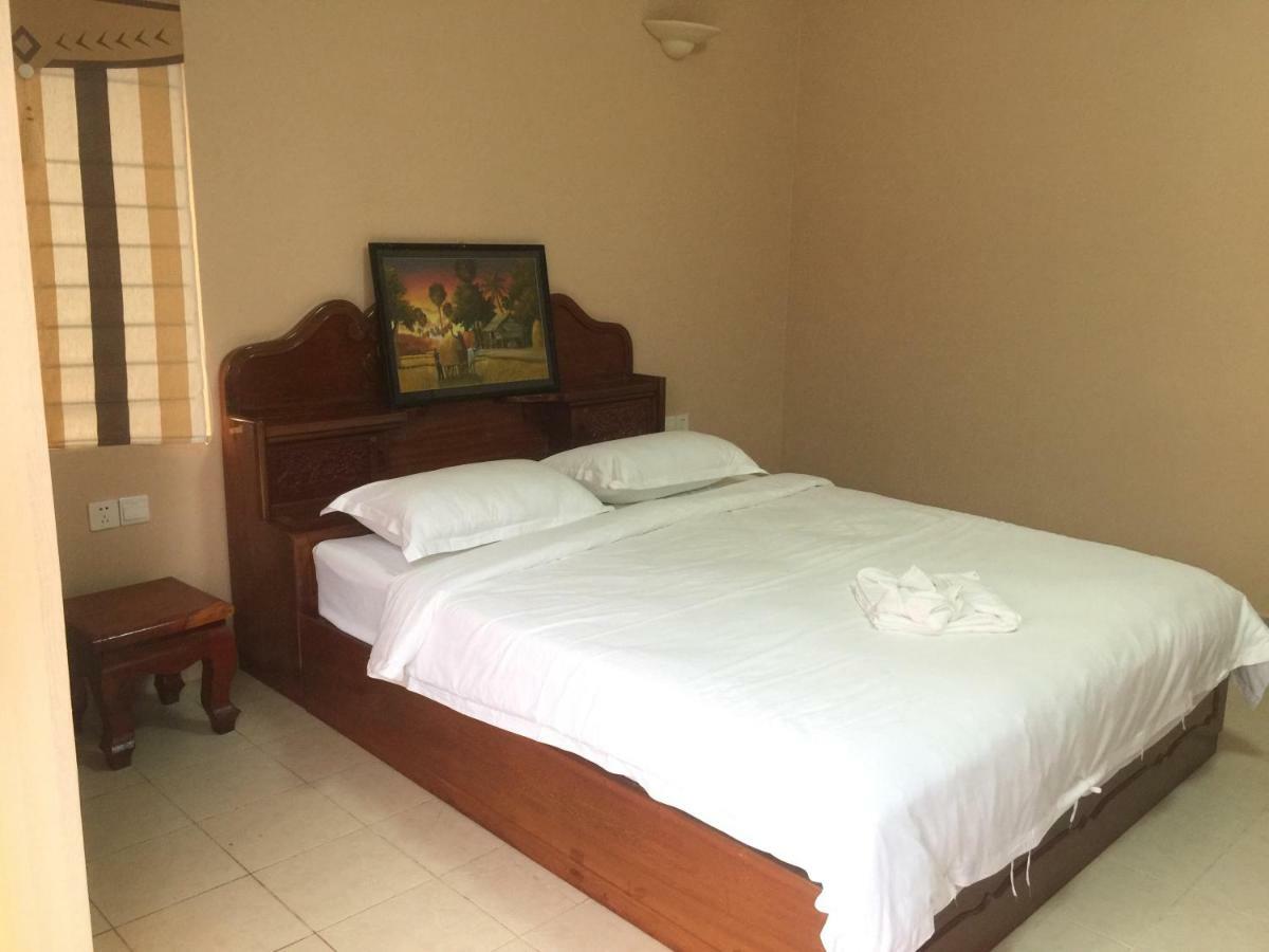 Golden Rooster Hotel Sihanoukville Exterior photo
