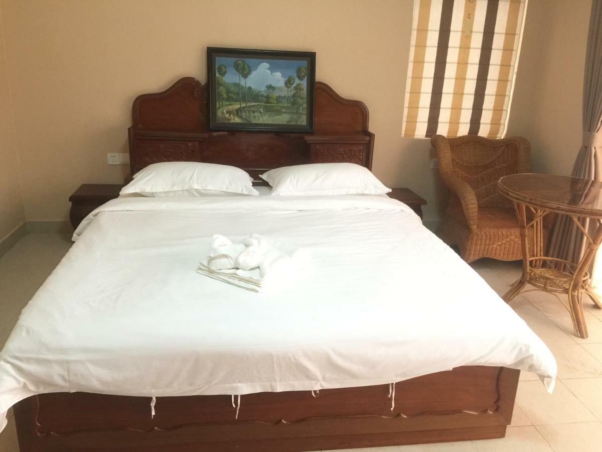 Golden Rooster Hotel Sihanoukville Exterior photo