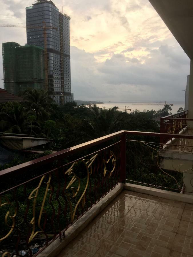 Golden Rooster Hotel Sihanoukville Exterior photo
